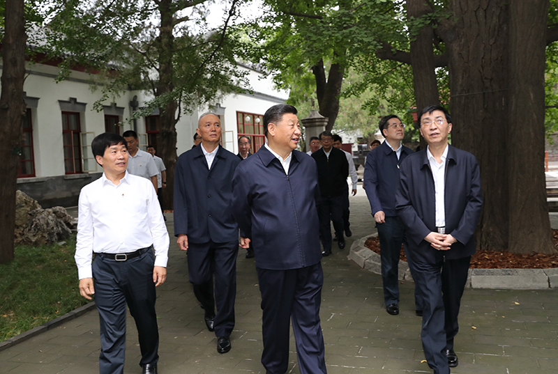 9月12日，中共中央總書記、國家主席、中央軍委主席習近平視察中共中央北京香山革命紀念地。這是習近平瞻仰雙清別墅。