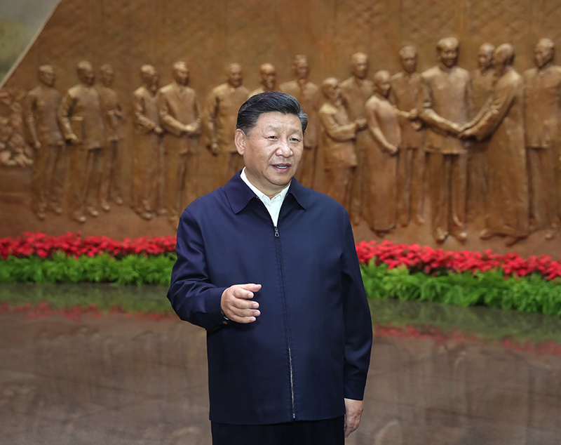 9月12日，中共中央總書記、國家主席、中央軍委主席習近平視察中共中央北京香山革命紀念地。這是習近平在香山革命紀念館參觀《為新中國奠基》主題展覽，并發(fā)表重要講話。