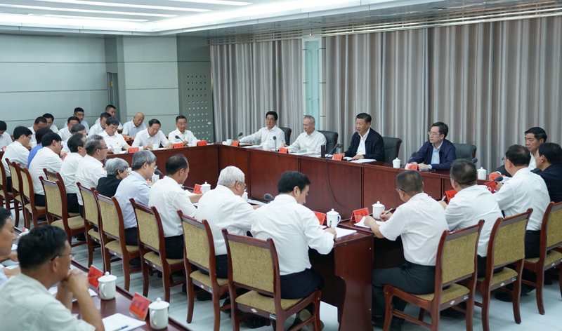 8月19日至22日，中共中央總書記、國家主席、中央軍委主席習(xí)近平在甘肅考察。這是19日下午，習(xí)近平在敦煌研究院同有關(guān)專家、學(xué)者和文化單位代表座談并發(fā)表重要講話。