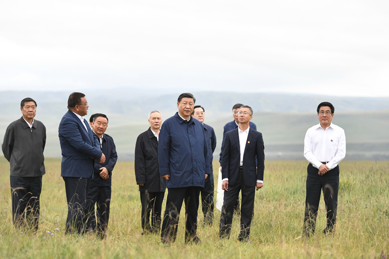 8月19日至22日，中共中央總書記、國家主席、中央軍委主席習(xí)近平在甘肅考察。這是20日下午，習(xí)近平在中農(nóng)發(fā)山丹馬場有限責(zé)任公司一場考察，實地了解祁連山生態(tài)環(huán)境恢復(fù)和保護情況。