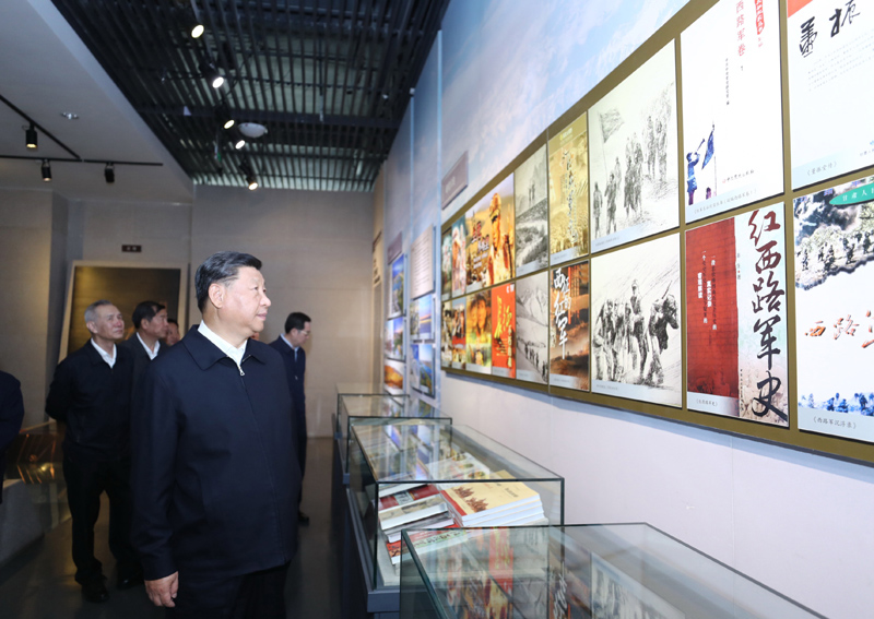 8月19日至22日，中共中央總書記、國家主席、中央軍委主席習(xí)近平在甘肅考察。這是20日上午，習(xí)近平在張掖市高臺縣參觀中國工農(nóng)紅軍西路軍紀(jì)念館。