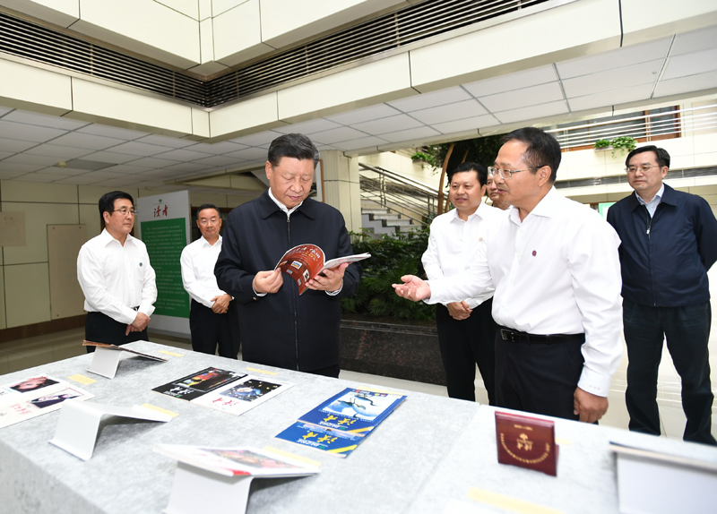 8月19日至22日，中共中央總書記、國家主席、中央軍委主席習(xí)近平在甘肅考察。這是21日下午，習(xí)近平在讀者出版集團有限公司考察。